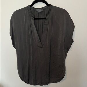 Vince 100% Silk Dark Grey Blouse with V-Neck Neckline Capped Sleeves Classy XS